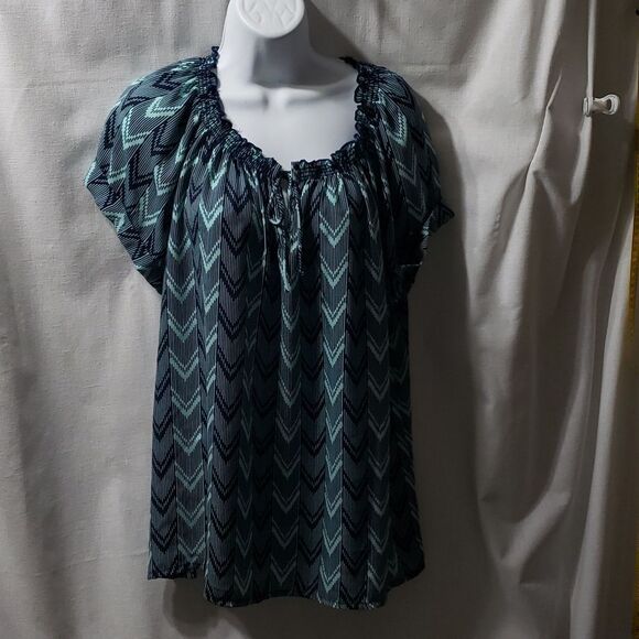 Caslon. EUC. Polyester, Chevron Pattern Top. Size S. - Picture 1 of 7